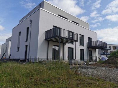 Helle 2-Zimmer-Wohnung mit geh. Ausstattung & Terrasse in Generationenpark