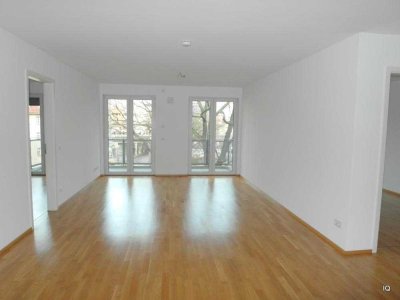 Ab sofort zu haben: 3-Zimmer-Wohnung mit großem Balkon, Parkettboden und hochwertiger Einbauküche