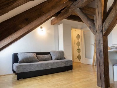 Über den Dächern von Regensburg: Charmantes Altbau-Juwel mit Domblick & Schlafempore!