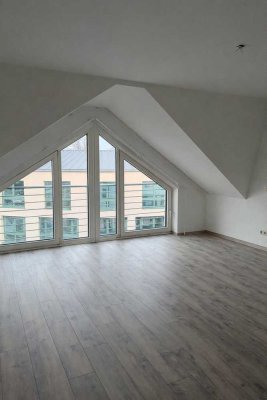 Penthouse mit großzügiger Dachterrasse - 2 Zi, EBK,  Garagenstellplatz und Aufzug