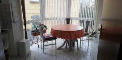 Ruhig gelegene 2-Zimmer-Wohnung mit Balkon und STPL  in Eisenach