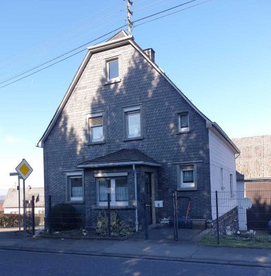 PROVISIONSFREI! Gepflegtes Einfamilienhaus mit großem Garten,Scheune u.Ausbaupotential