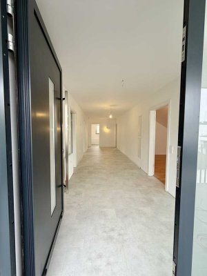 Erstbezug nach Sanierung: schöne 3,5-Zimmer-Wohnung mit EBK und Loggia in ruhiger Lage (Wanne)