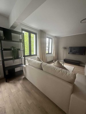 Erstbezug nach Sanierung mit EBK: Exklusive 1-Zimmer-Wohnung mit gehobener Innenausstattung in Neuss