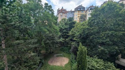"Altbau trifft Lebenskunst - Exklusive 3,5- Zimmer-Wohnung mit Kamin & Dachloggia in Stuttgart West"