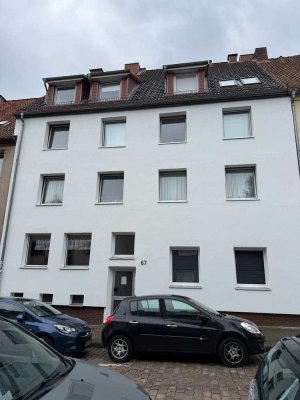 Ideal für WG - 2,5 Zimmer Wohnung mit neuer Einbauküche