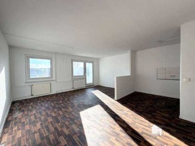 Achtung ! 1 Monat Kaltmiete sparen * 3 helle Zimmer mit Balkon **