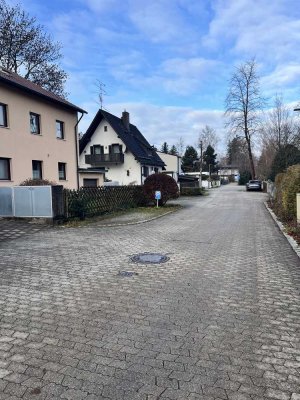 Helle 2-Zimmer Dachgeschosswohnung mit Wintergarten in Gröbenzell