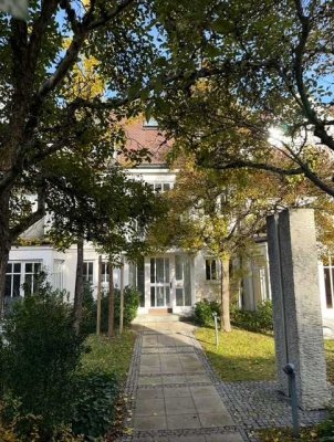 Luxuriöse 3,5-Zi.-Erdgeschosswohnung mit Garten in Waldtrudering