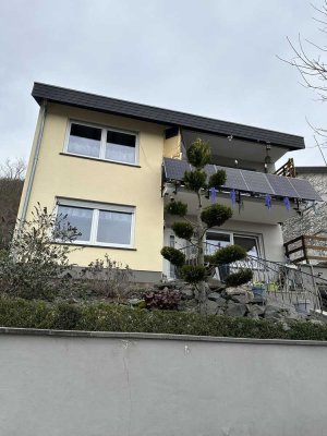Vermietetes, geräumiges Einfamilienhaus mit Garge in Niederzissen.