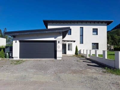 Preisreduktion! EINFAMILIENHAUS MIT VIELSEITIGEM NEBENGEBÄUDE