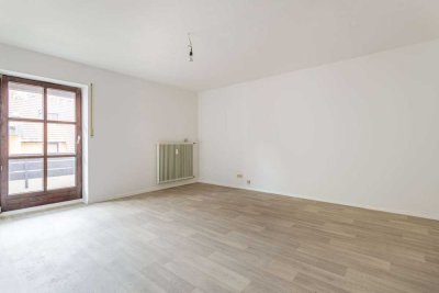 Urbaner Wohnkomfort: Helles Innenstadt-Apartment mit Balkon