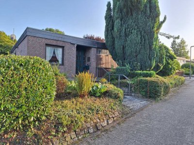 Freistehender Bungalow mit Garten und 2 Garagen in bester Lage von Alsdorf-Ofden