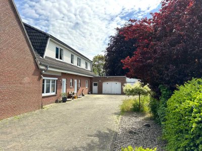 Zweifamilienhaus mit idyllischem Grundstück und Solaranlage