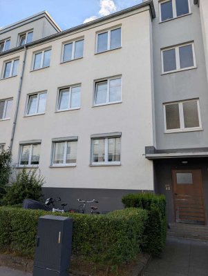 Lebendiges Viertel in Köln: 2,5-Zimmer-Wohnung mit Balkon