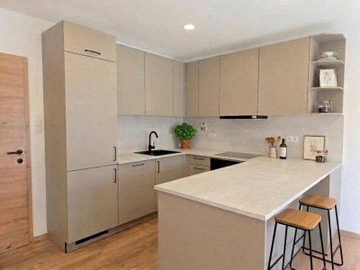 Hochwertig sanierte 4-Zimmer-Wohnung mit Südloggia und Parkplatz