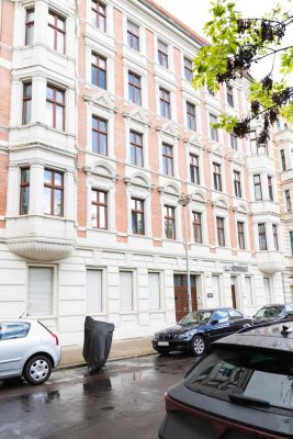 Bezugsfreie 4-Zimmer-Altbauwohnung in Top-Lage: Erstbezug, Einbauküche und vieles mehr!