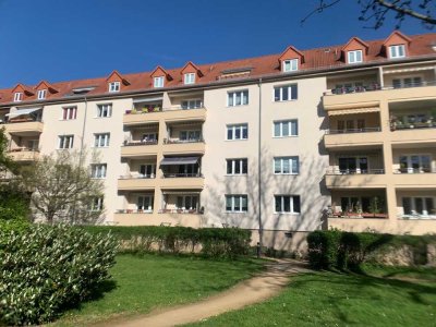 Erstklassige Eigentumswohnung in Striesen: ruhige Anlage, begehrte Umgebung