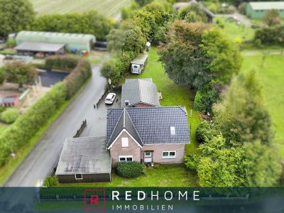 Umfangreich saniertes Einfamilienhaus mit 1.960 m² Grundstück-, Doppelcarport- und Garagenfläche