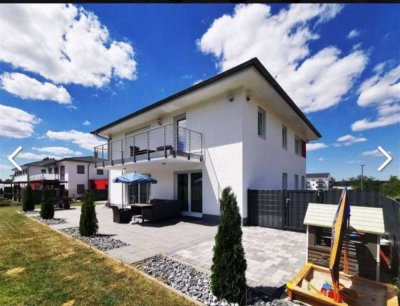Exklusive, neuwertige 4,5-Raum-Terrassenwohnung mit geh. Innenausstattung mit Balkon