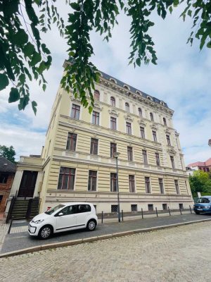 Geräumige 2-Raumwohnung mit Tageslichtbad & Dielenböden, Stellplatz möglich!