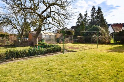 Doppelhaushälfte mit großem Garten und Garage in Lichtenberg!