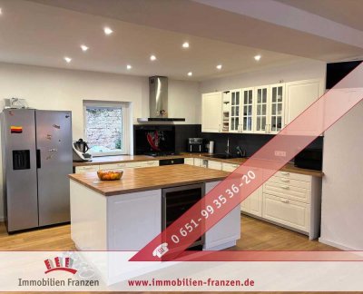 Trier-Zewen: einzugsbereites, saniertes Haus mit 2 Wohneinheiten und 3 Garagen in Trier-Zewen