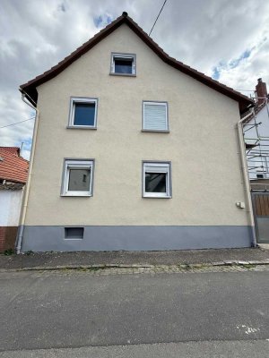 Kernsaniertes Wohnung mit Garage , Garten une Grosser Terasse