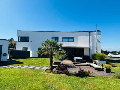 Exklusives EFH mit traumhaftem Garten, Patio, PV-Anlage und Doppelgarage in ruhiger Lage von Hennef!