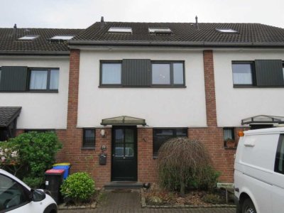 Reihenmittelhaus  mit Ausbaureserve und Garage in Krefeld zu verkaufen.