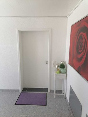 Schöne, helle 2-Zimmerwohnung mit Balkon in ruhiger Lage und Neckartalblick