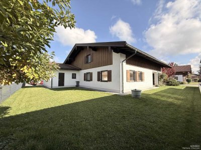 Großzügiges Familienhaus mit zwei Wohnungen
Perfekt für Kinder und aktive Familien