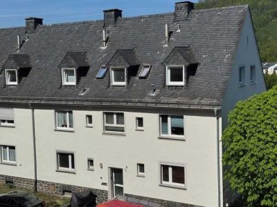 Geräumige Dachwohnung in ruhiger Lage - WG tauglich