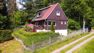 Ferienhaus mit großem Garten und Garage mitten im Thüringer Wald