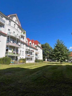 Wohnen im DG / Bad mit Eckwanne + Dusche / Carport u.v.m.
