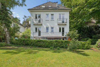 Investment oder Eigennutzung – energetisch saniertes Mehrfamilienhaus in Villenlage Blankenese!