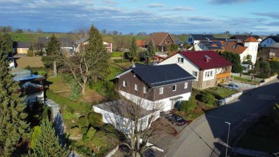 Gepflegtes Einfamilienhaus mit traumhaftem Garten zum Kauf in Sulzfeld, Sulzfeld