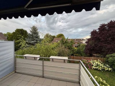 Geschmackvolle, vollständig renovierte 2-Zimmer-Wohnung mit Einbauküche in Neuss