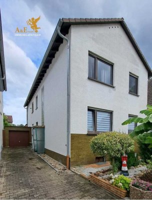 Freistehendes Zweifamilienhaus oder Mehrgenerationenhaus in Altrip zu verkaufen.