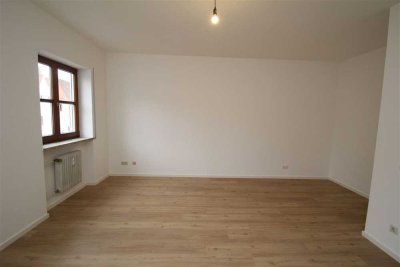 Im Zentrum - im Geschehen!
1-Zimmer Wohnung, auch für Studenten geeignet.
Zweibrückenstraße