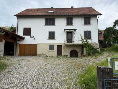 Altes Winzerhaus mit landwirtschaftlichen Nebengebäuden in Bühlertal