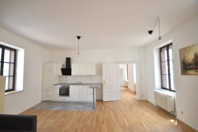 "RECHTE ALTSTADT - Schöne und Helle 3 Zimmer Altbauwohnung nahe der Linzergasse"