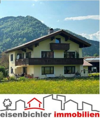 Eine besondere Lage, Zweifamilienhaus mit Einliegerwohnung, Berg- und Weitblick in Ruhpolding!