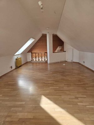 Wohnen mit Charakter: Großzügige 4-Zimmer-Wohnung in Bayreuth