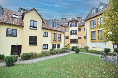 Gepflegte, helle 3,5-Zi.-Wohnung mit Balkon und TG-Platz