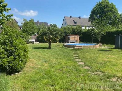***LIEBLINGSGARTEN, LIEBLINGSLAGE, LIEBLINGSHAUS***
Sanierte Doppelhaushälfte mit Garten und Pool