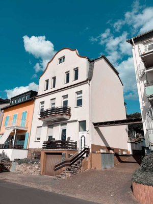 Charmantes Mehrfamilienhaus mit Rheinblick – Traumlage in Koblenz-Pfaffendorf