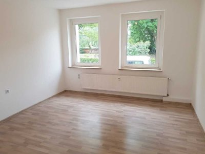 Tolle 2-Raumwohnung mit Balkon in ruhiger Lage und Blick ins Grüne! + Laminatboden + großes Wohnzi.