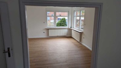 Helle 3-Zimmer-Wohnung mit Wintergarten, Terrasse und Carport in Leer-Loga