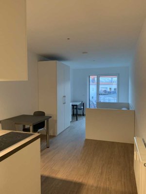 Geschmackvolle, neuwertige 1-Raum-Wohnung mit luxuriöser Innenausstattung mit EBK in Augsburg